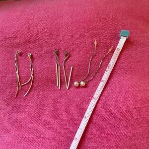 Three pairs dangly earring, one threaders, two posts. So cute!